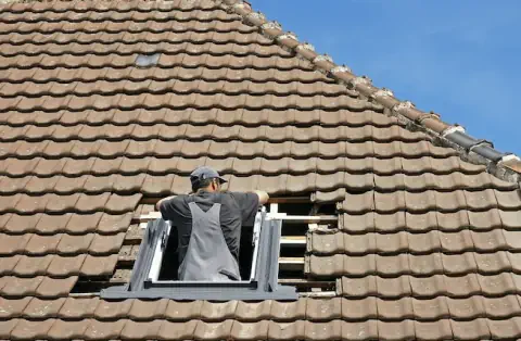 Pose de velux - La Celle-en-Morvan